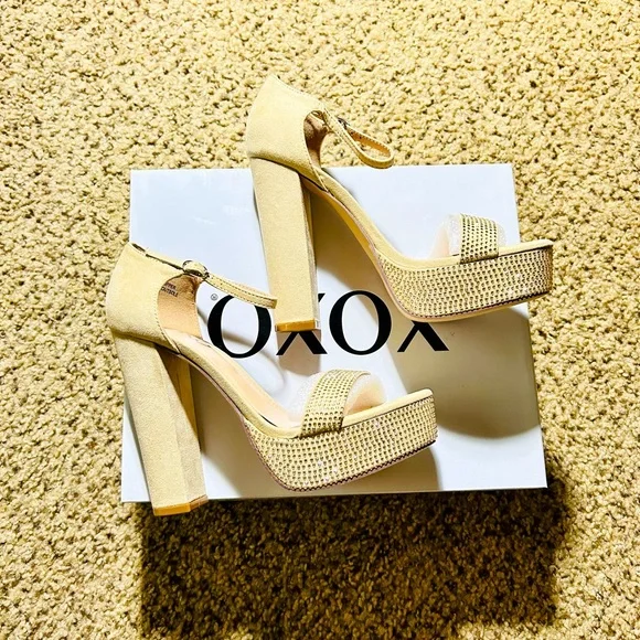 XOXO Shoes Brand New Xoxo Candy Sparkle Platform Heels Size 75